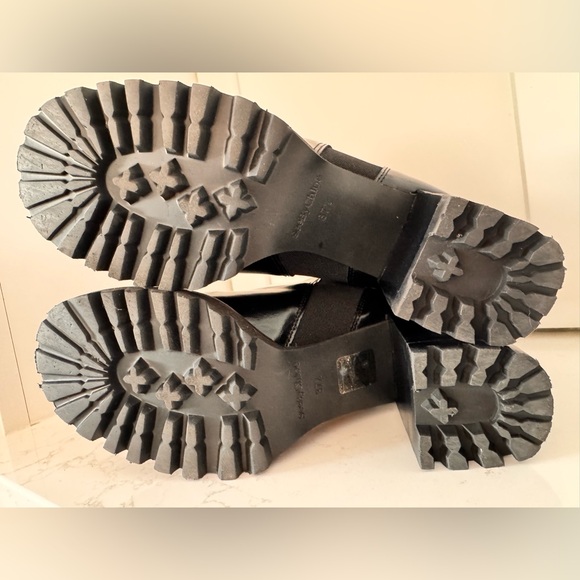 😻See by Chloé
Mallory Lug-Sole Leather Chelsea Boots size37.5 US 7 - Picture 8 of 14